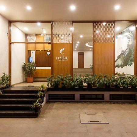 Hotel Classic Mid Town, Колхапур Екстериор снимка
