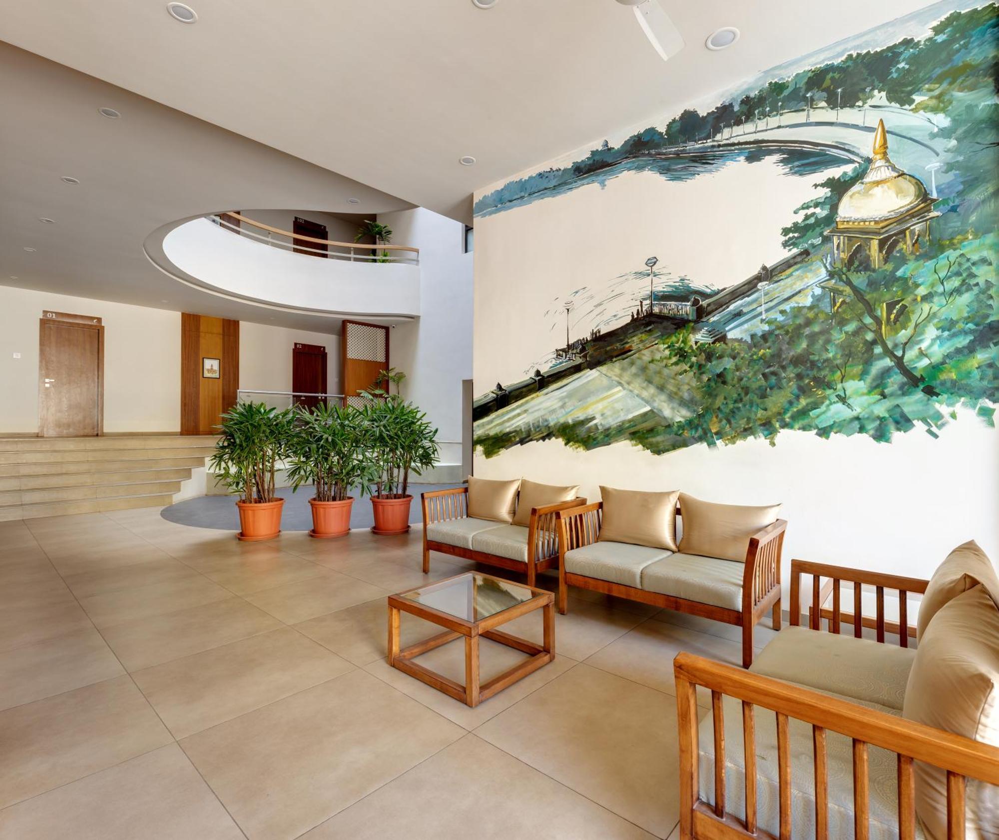 Hotel Classic Mid Town, Колхапур Екстериор снимка