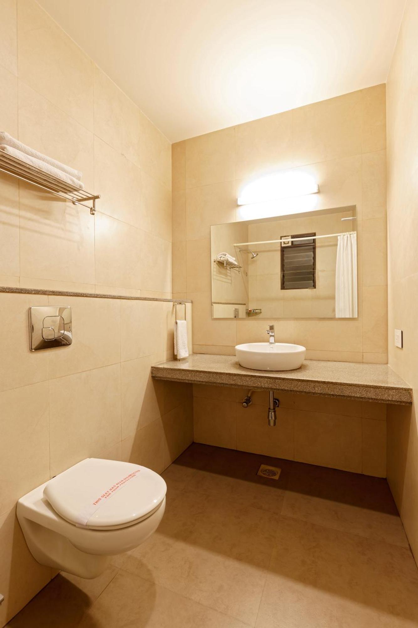 Hotel Classic Mid Town, Колхапур Екстериор снимка