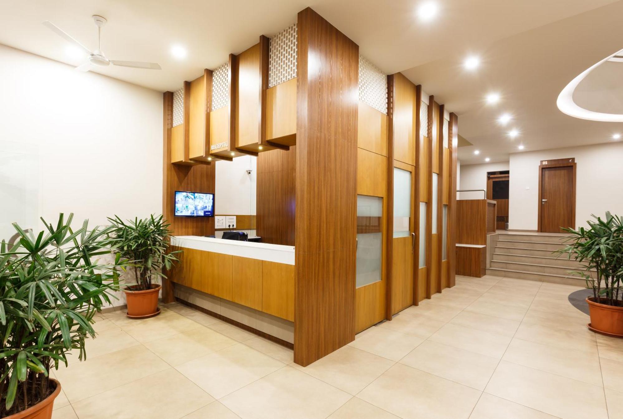 Hotel Classic Mid Town, Колхапур Екстериор снимка