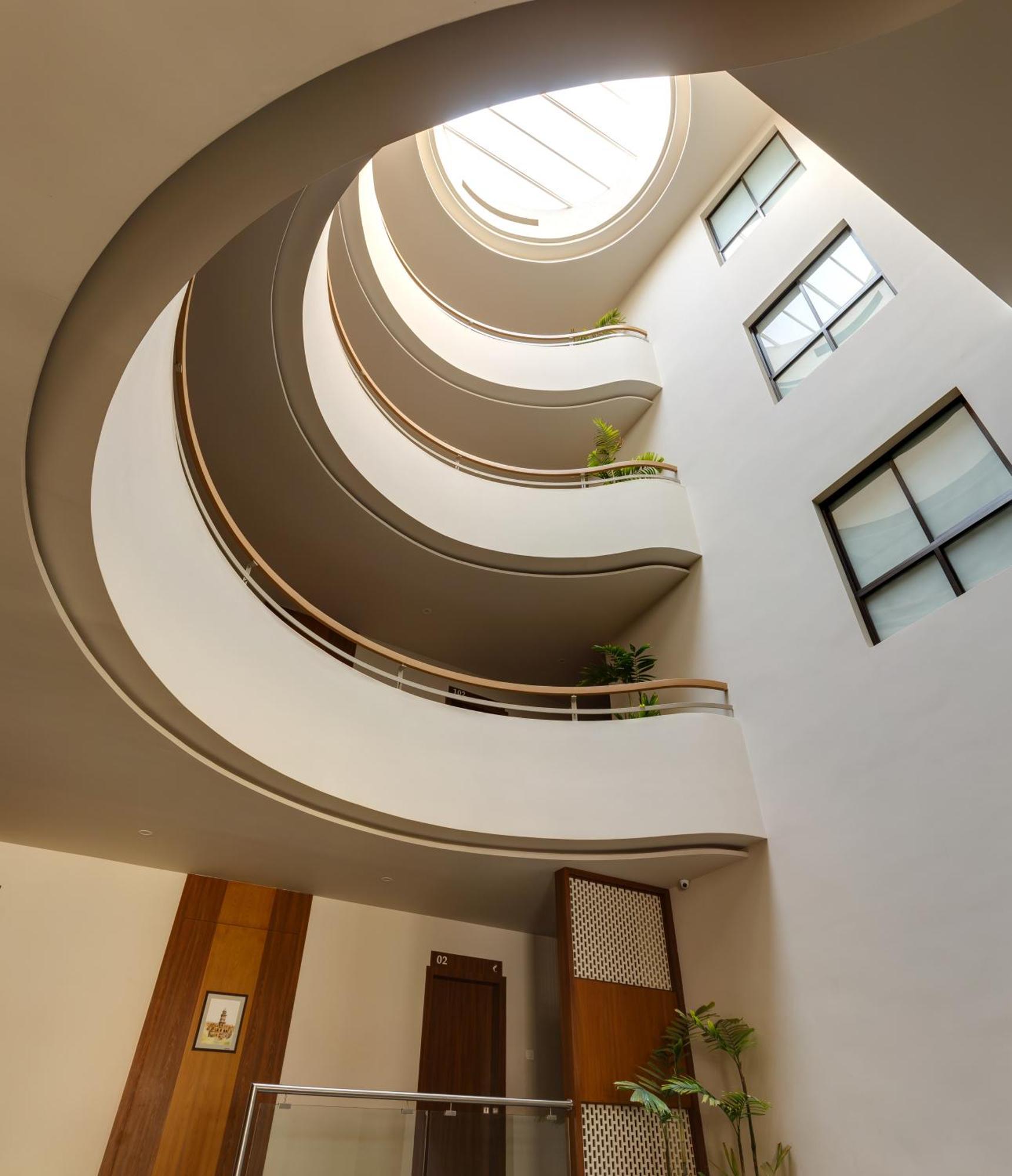 Hotel Classic Mid Town, Колхапур Екстериор снимка
